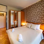 Rab Centar Due Apartment